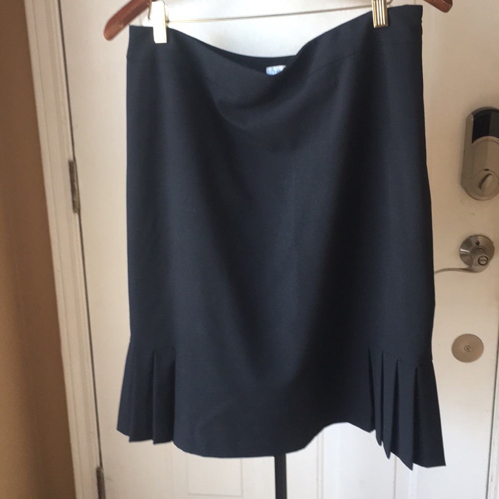 TAHARI black midi skirt size 10